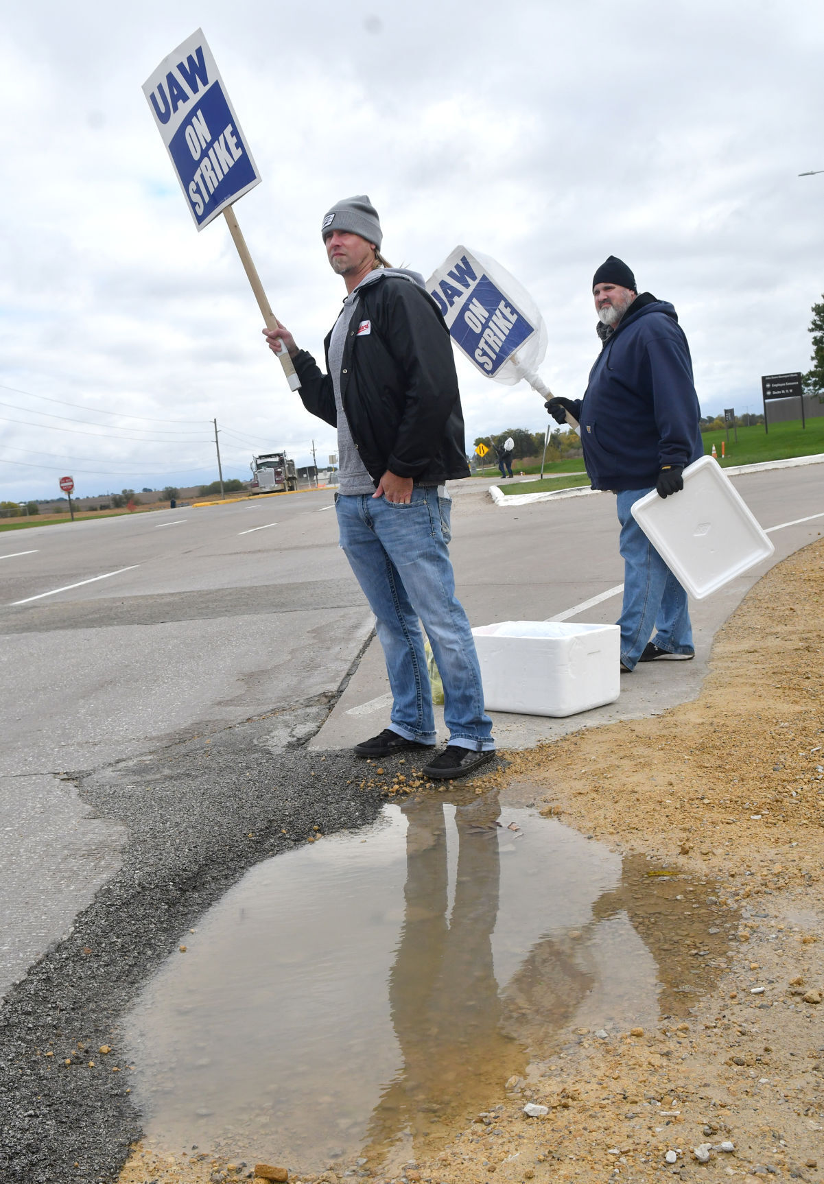 102521-qc-nws-strike-043